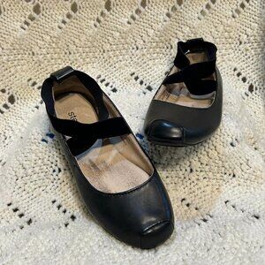 Stevies black ballet-style flats, girls size 13